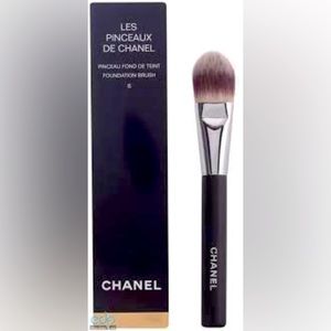 Chanel foundation brush